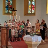 Der Martin-Luther-Kindergarten erfreute die Besucher mit kräftigem Gesang unter der Leitung von Heike Weyh.  © Ralf Wilke