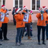 Musikalisch eröffnet wurde der Adventsmarkt vom Fanfarenzug  Julia Otto