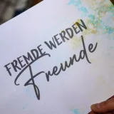 Motto des Festtages: "Fremde werden Freunde"  © Julia Otto