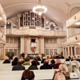 64 Besucher*innen kamen zum Gedenken an die Pogrome in die Stadtkirche Bad Salzungen.  Kirchgemeinde Bad Salzungen