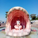 Kleine Abkühlung im Brunnen von Stavoren  © Julia Otto