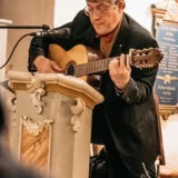 Friedrich Kramer, Landesbischof der Evangelischen Kirche in Mitteldeutschland (EKM) beim musikalischen Abendgebet in der St. Laurentiuskirche Schweina  © Julia Otto